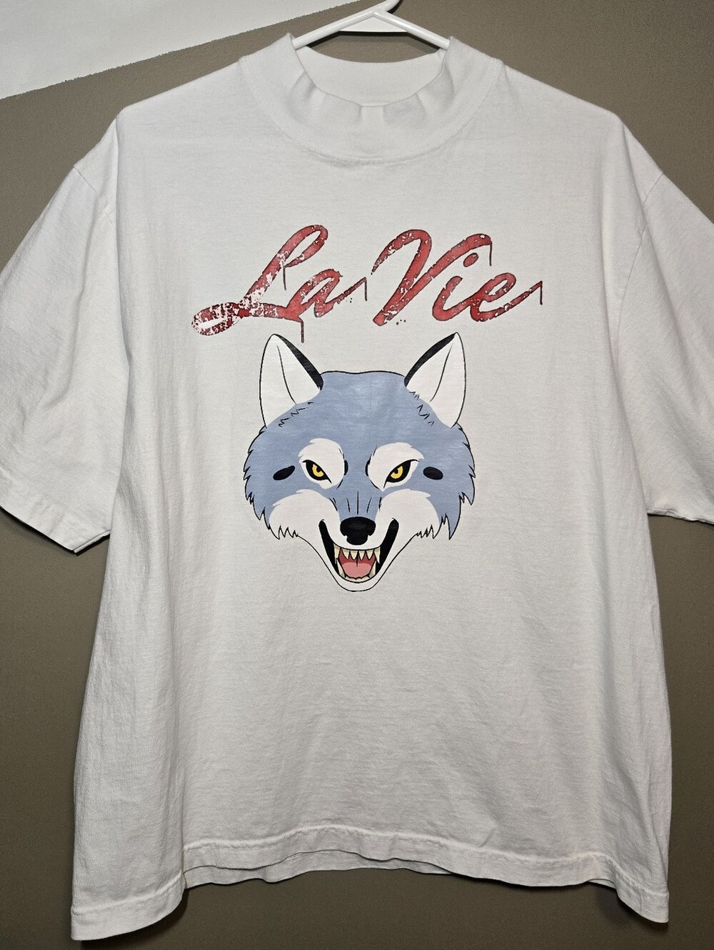 La Vie Men's White Oversized Graphic Tee With Blue Wolf Size Medium Boxy Fit